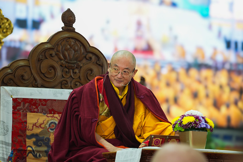 གནས་མཆོག་རྡོ་རྗེ་གདན་ལ་རྒྱལ་ཡོངས་བཀའ་བརྒྱུད་སྨོན་ལམ་ཆེན་མོ་ཚོགས་ཐེངས་སོ་དགུ་པའི་སྔོན་འགྲོའི་གསུང་ཆོས་དབུ་ཚུགས་པ། 