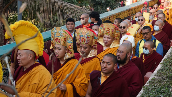 རྒྱལ་ཡོངས་བཀའ་བརྒྱུད་སྨོན་ལམ་ཆེན་མོ་ཐེངས་ ༣༩ པའི་བཀའ་འགྱུར་ཆོས་སྐོར་དང་དག་སྒྲོག་མཛད་པ། 