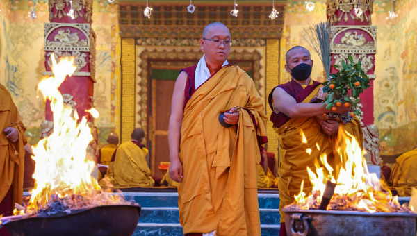 The Annual Akshobhya Ritual for the Living and Deceased